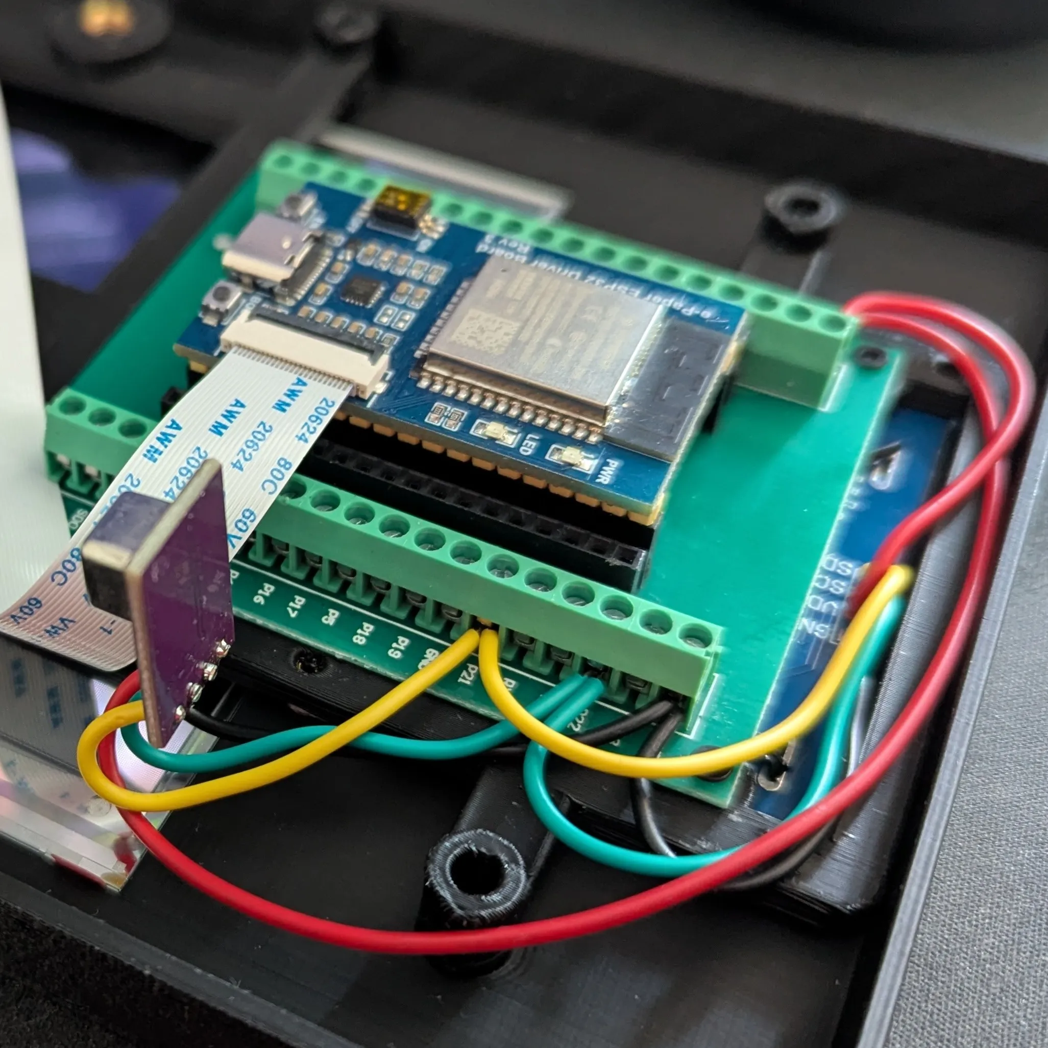 Photograph of the internal electronic components and wiring of my Home Assistant status display Photograph of the internal electronic components and wiring of my Home Assistant status display